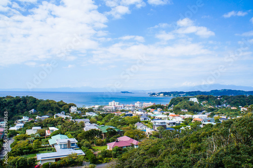 神奈川県逗子の披露山公園から見える江ノ島