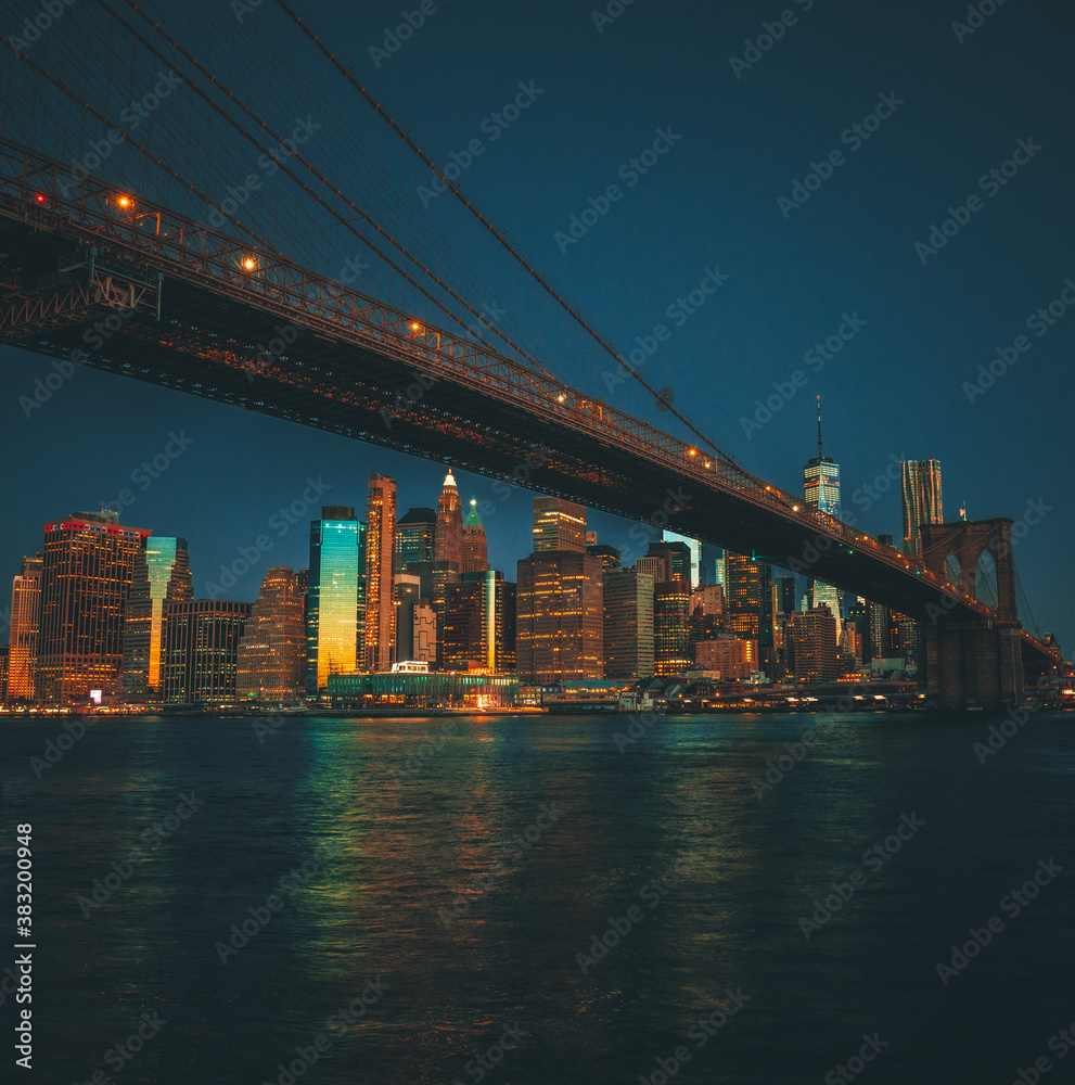 city bridge and city skyline New York 