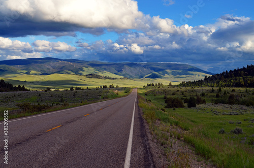 Obraz na płótnie Montana - Drifting Clouds over Highway 89 approaching White Sulphur Springs w salonie