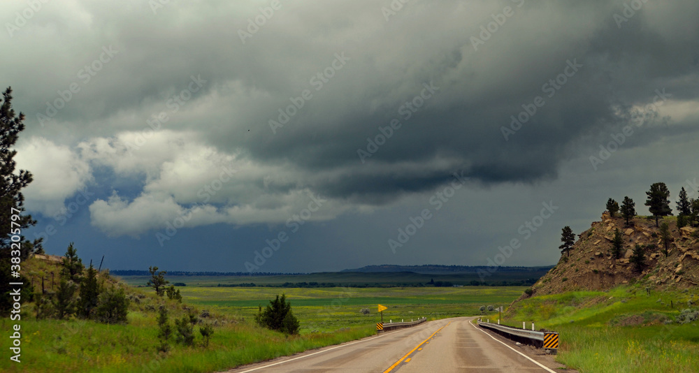 Obraz premium Montana - Storm Clouds on the Horizon over Highways 3 & 12
