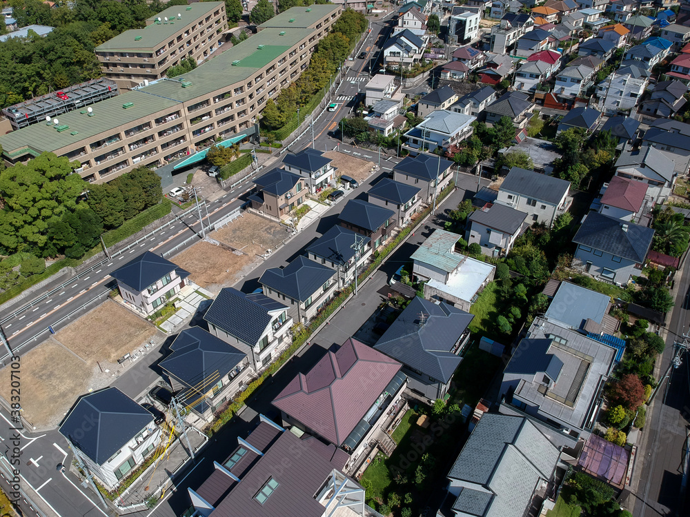 ドローンで空撮した日本の住宅地の風景