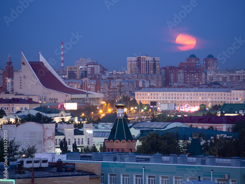 Canvas-taulu Full pink moon rising over the musical theater