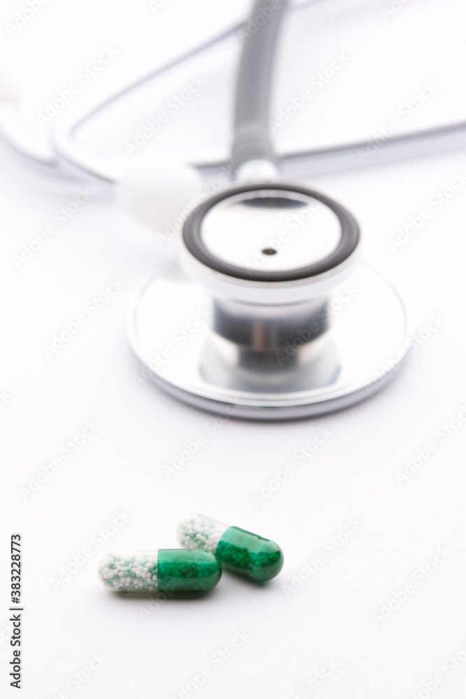 聴診器と薬 聴診器と薬