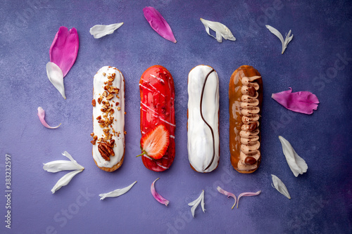 Konstfotografi Tasty glazed eclair set, chocolate, strawberry, nuts, cream