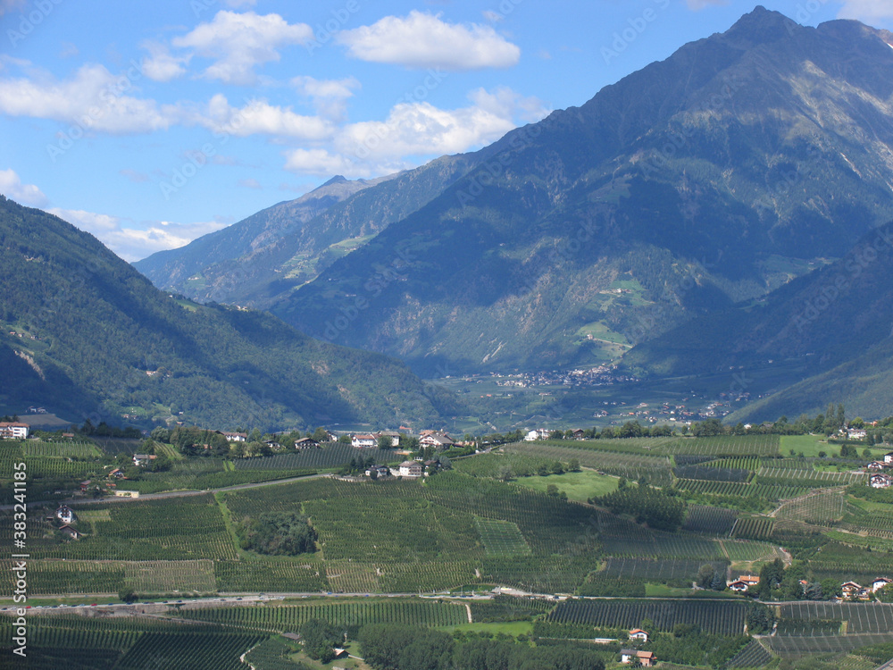 Blick ins Vintschgau von Scenna aus gesehen. Schenna, Südtirol, Italien, Europa