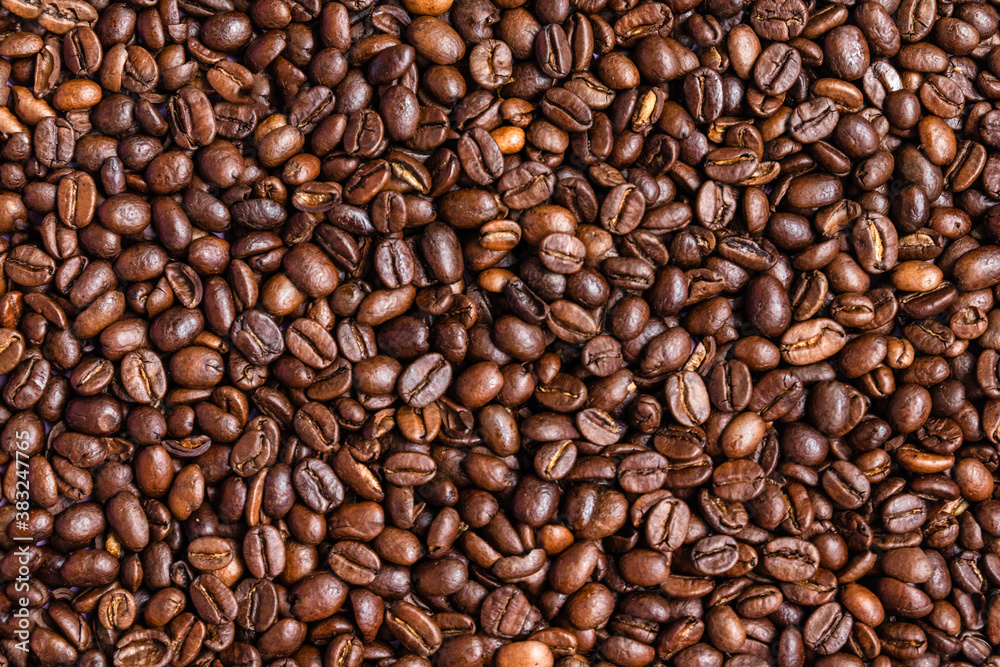 Fototapeta premium Roasted coffee beans pattern background, flat lay