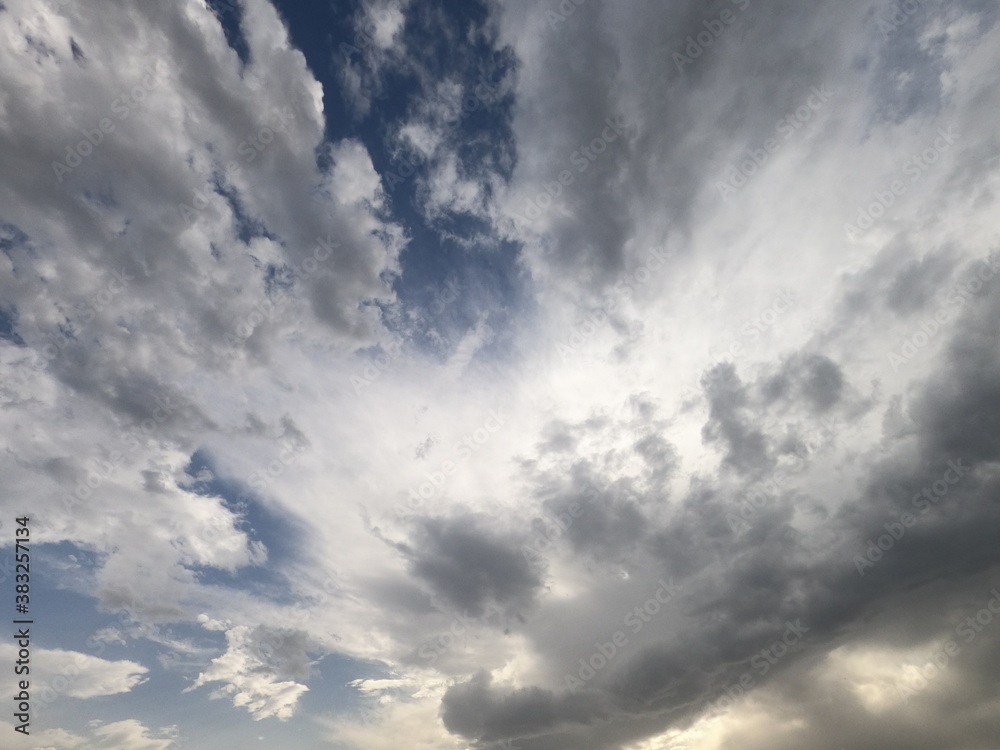 Obraz premium dramatic sky and fluffy clouds