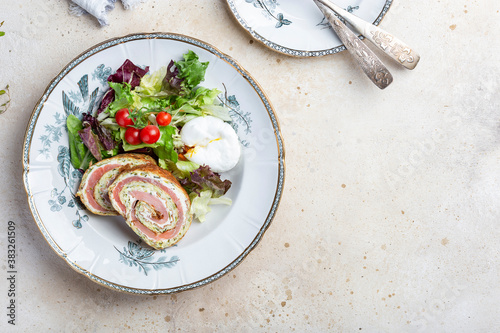 Tableau sur toile delicious breakfast with zucchini smoked salmon roulade