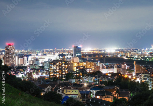 東京郊外の住宅地　夜景 © oben901