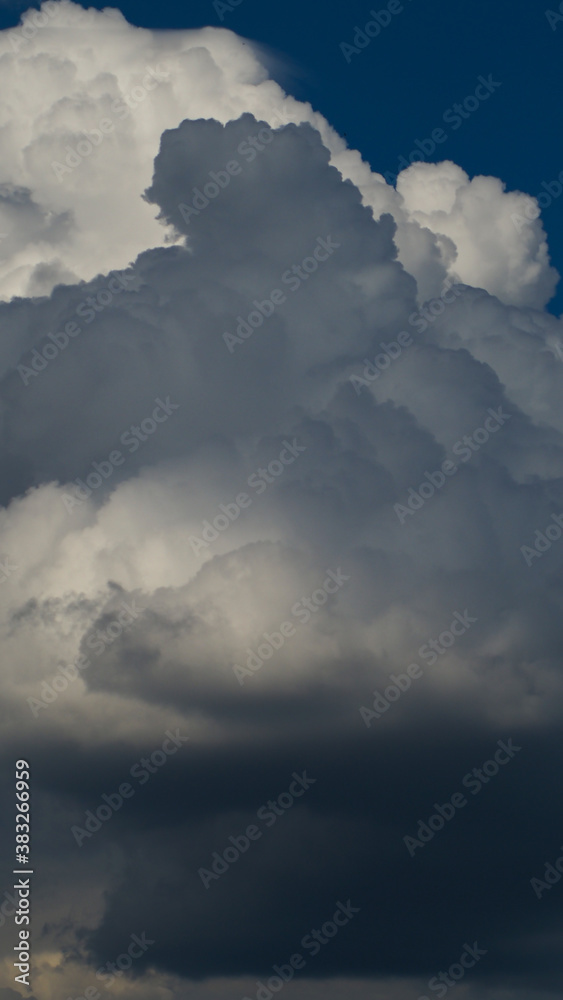 Gros cumulus à développement prononcé Gros cumulus à développement prononcé