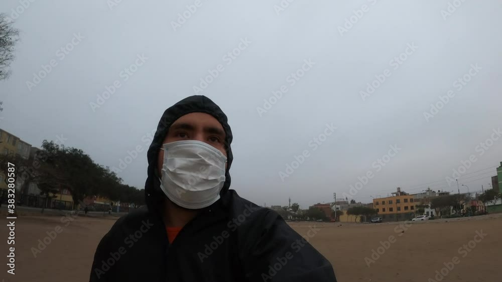 selfie of a man running with mask and biosecurity suit vídeo de Stock Adobe Stock