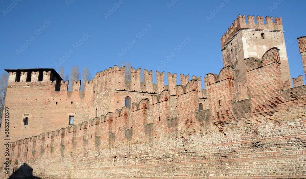 Verona is one of the most romantic cities in Italy. The walls of the Castelvecchio museum are wonderful. In the past it was a castle built by the Gonzaga family that dominated Verona