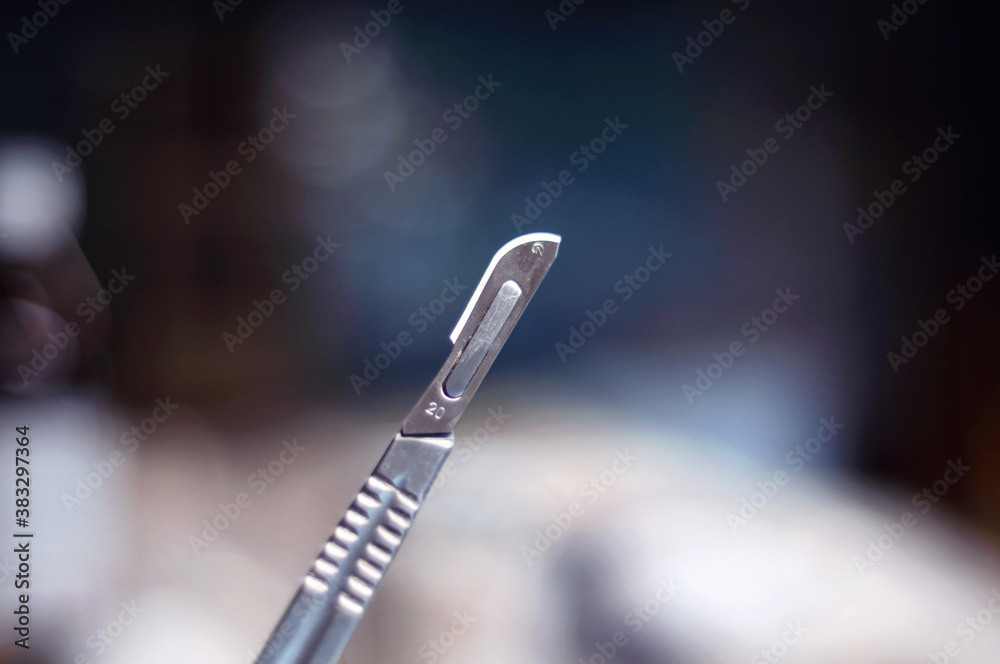 Naklejka premium Scalpel isolated tool on blue bg