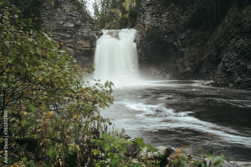 Wodospad Hogfallet w wojew  dztwie Innlandet w okolicy Gjovik w Norwegii  