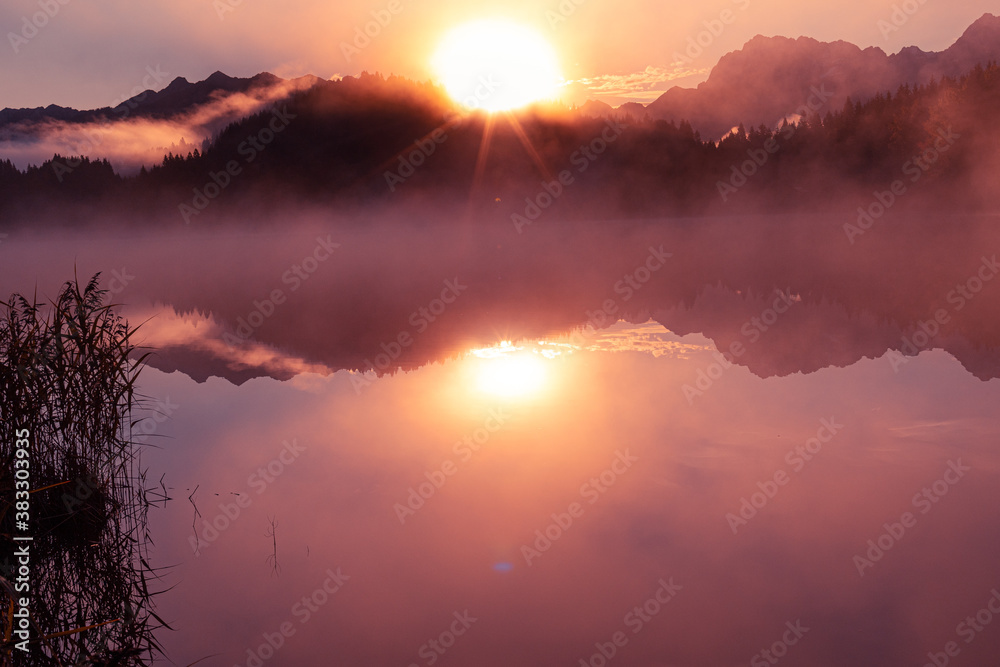 Obraz premium Geroldsee, Alpensee zum Sonnenaufgang