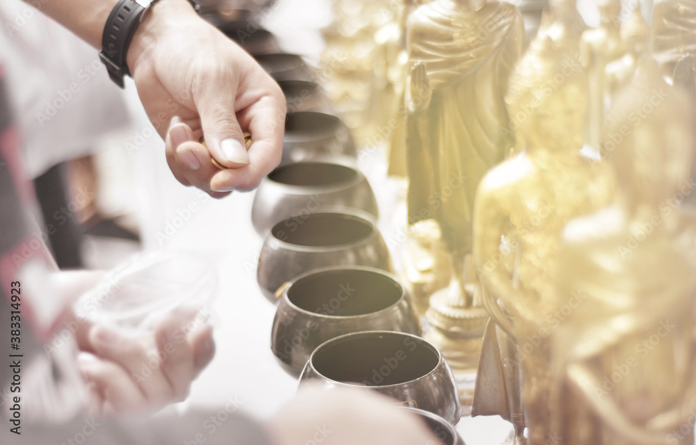 Obraz premium Belief, Faith and donate concept. Buddhists in making merit and exorcise with made to donate little money in small monks bowls according to religious beliefs. Selective focus.