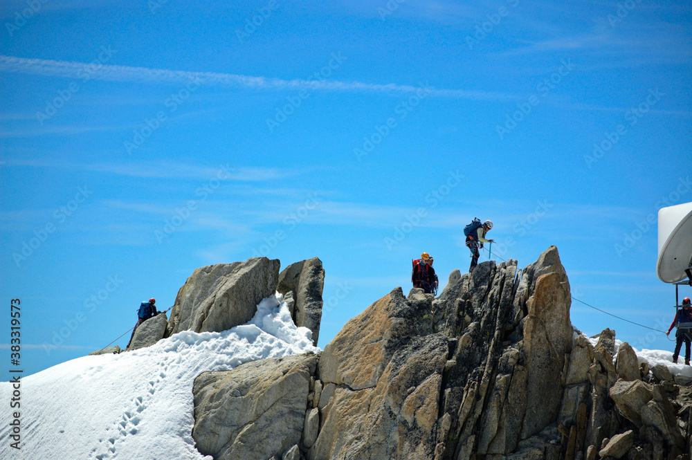 Escaladores llegando al Auguille du Midi, 3842m, en el macizo del Mont Blanc