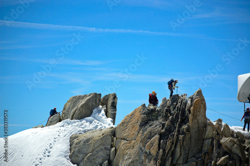 Escaladores llegando al Auguille du Midi, 3842m, en el macizo del Mont Blanc