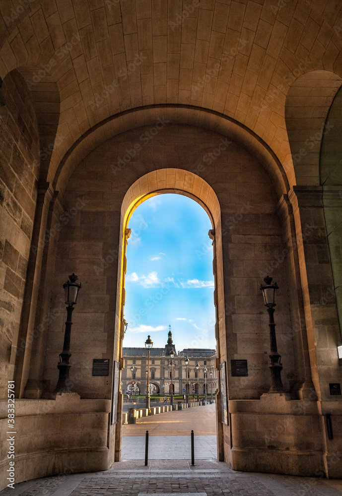 entrance to the louvre museum