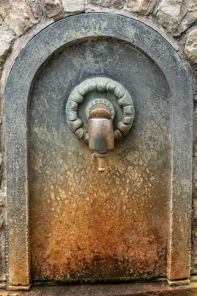 Ludwigsbrunnen mit eisenhaltigem Heilwasser