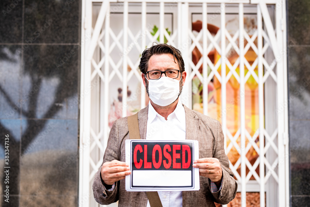 Sad man with closes sign and store in background - coronavirus economy ...