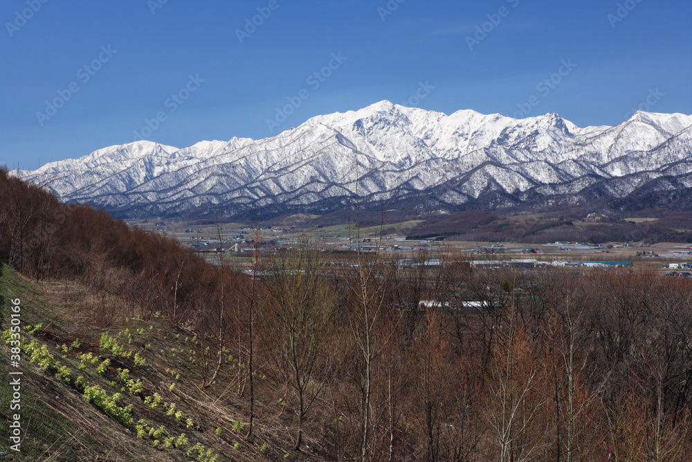 残雪の芦別岳