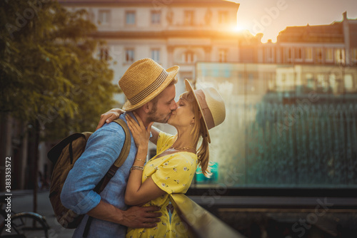Canvas Print Happy couple outdoors