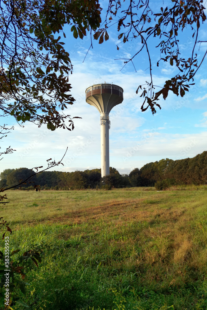 TORRE MODERNA IN CAMPAGNA 