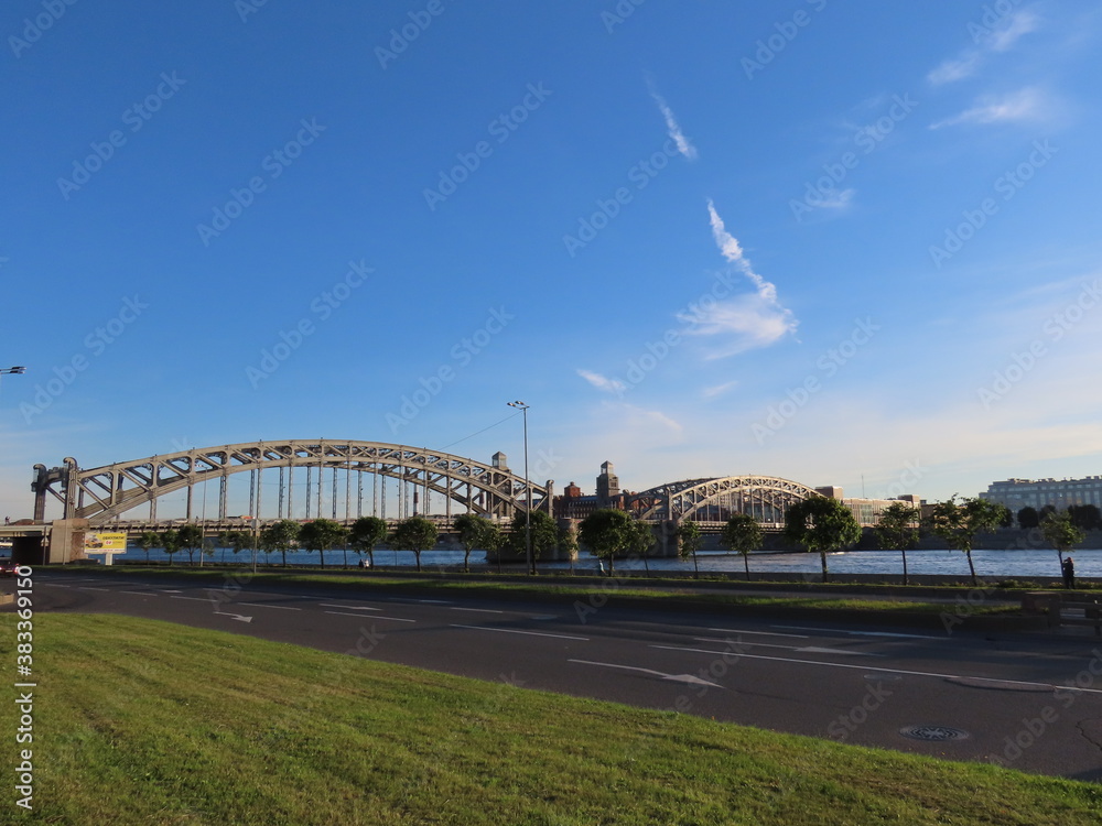 Obraz premium Bridge over the river Neva