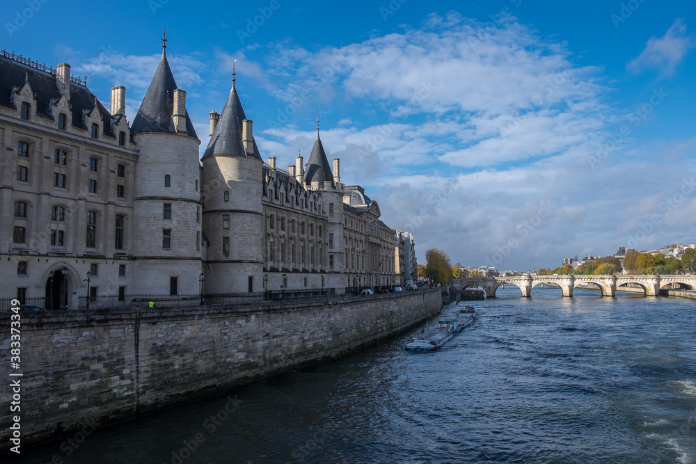 Obraz premium Conciergerie und Pont Neuf, Paris