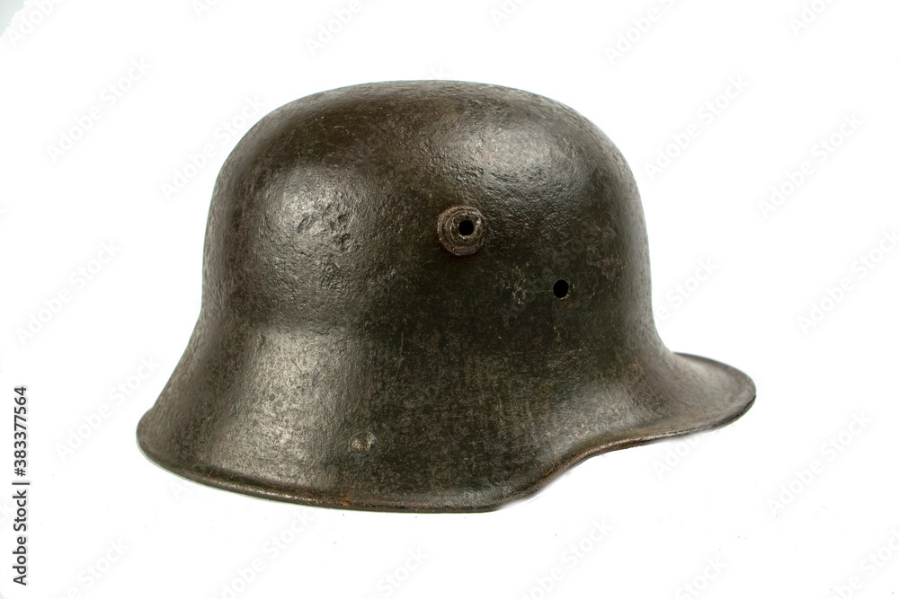 Foto de WW1 German M16 Steel Helmet / Stahlhelm. Introduced in 1916, this gave much better