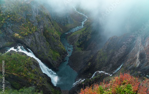 Jeden z najpopularniejszych norweskich wodospad  w zwany V  ringfossen  Voringfossen  