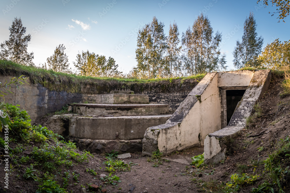 Grey horse Fort. The entrance to the defenses of battery 332 and the preserved carriage for Vickers guns. Grey horse Fort. The entrance to the defenses of battery 332 and the preserved carriage for Vickers guns.