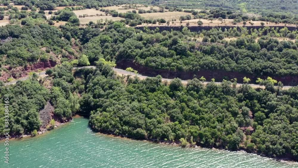 lac du Salagou dans l'Hérault