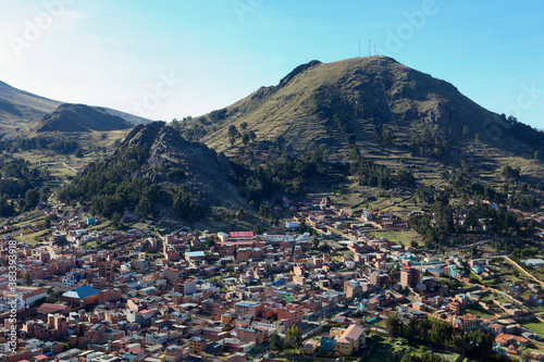 Houses and hills in Copacabana, Bolivia © Paul