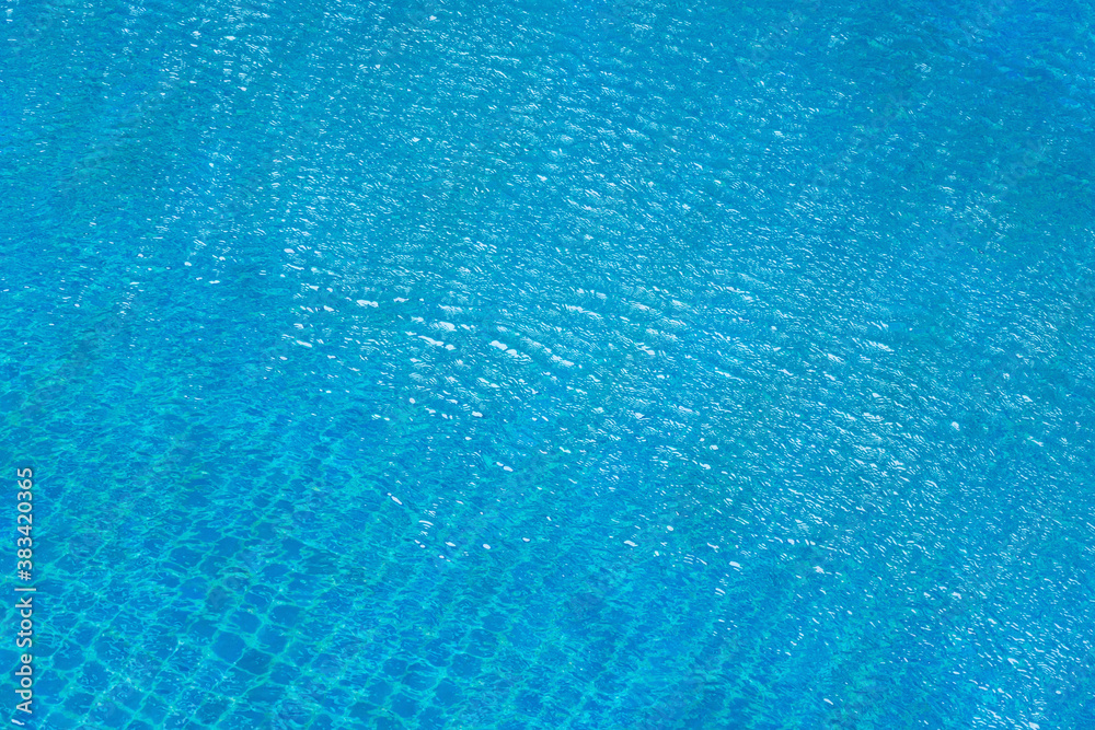 Obraz premium The top view pattern of ripple from windy over water surface of swimming pool as a background