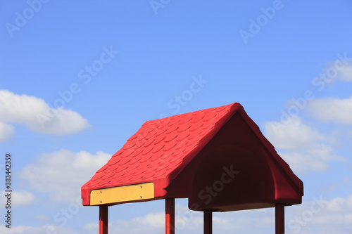赤い屋根 © Paylessimages