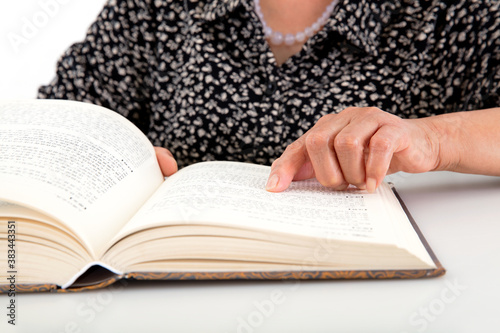 Фотография The elderly are carefully watching an opened book