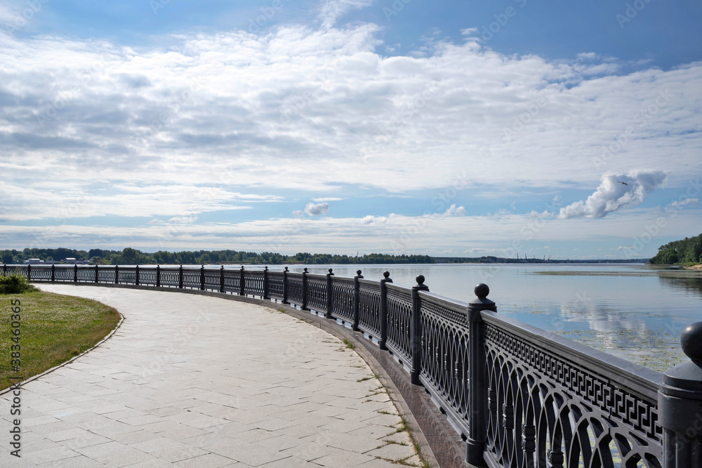 Yaroslavl. The place where the Kotorosl river flows into the Volga. Arrow Of Yaroslavl. River expanse