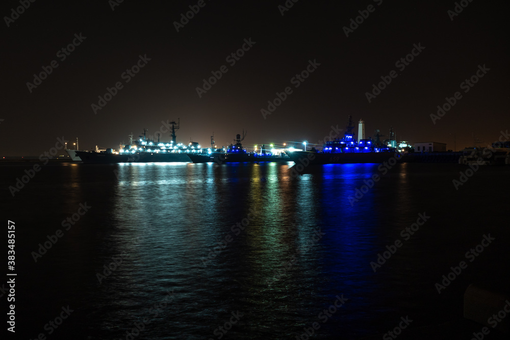 Night view of warships moored in the middle Harbor of Kronstadt at the wall of Ust-slingshot.