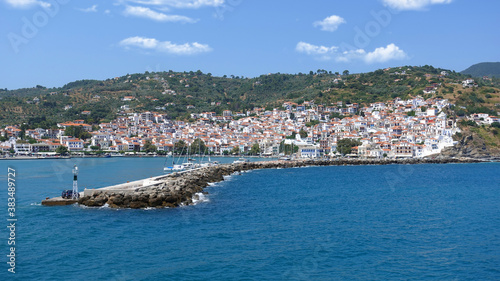 Fototapeta Naklejka Na Ścianę i Meble -  Picturesque main town and port of Skopelos island, Sporades, Greece