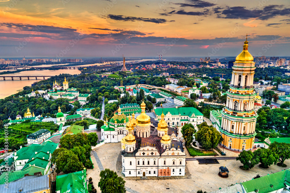 Obraz premium Dormition Cathedral and the Bell Tower of Pechersk Lavra in Kiev. UNESCO world heritage in Ukraine