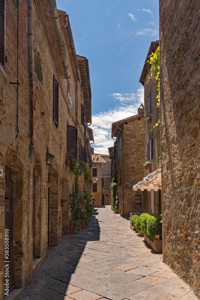 Straße in der Altstadt von Pienza in der Toskana in Italien 