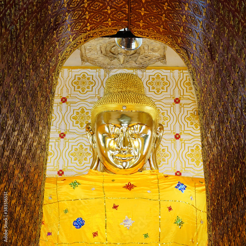 Buddha der Yadana Man Aung Su Taung Pyay Pagode Nyaungshwe, Myanmar (quadratisch) photo