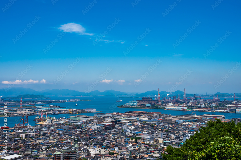夏の高塔山展望台から見る北九州景観