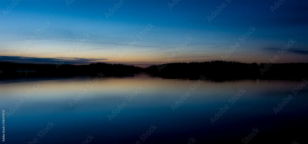 Fototapeta premium Sunset on Lake Ladoga in the spring.