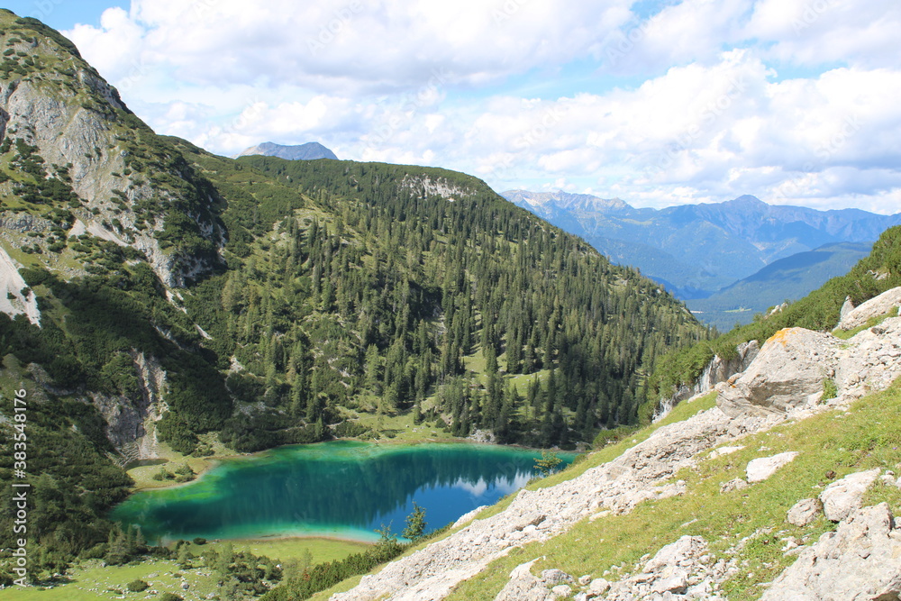 Obraz premium Turquoise shining Seebensee in the Austrian Alps close to Ehrwald in Tyrol 