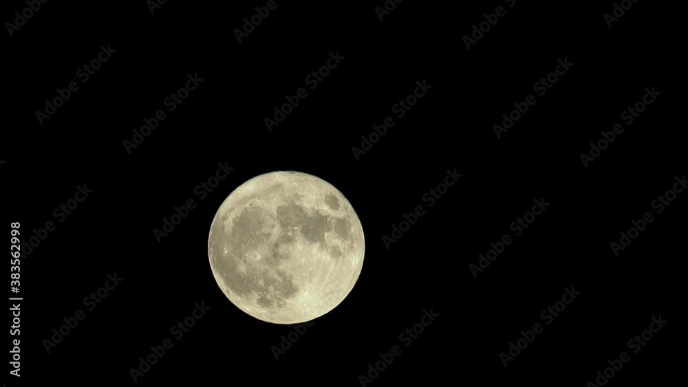 The full moon rises and crosses the frame in this lunar time lapse The full moon rises and crosses the frame in this lunar time lapse