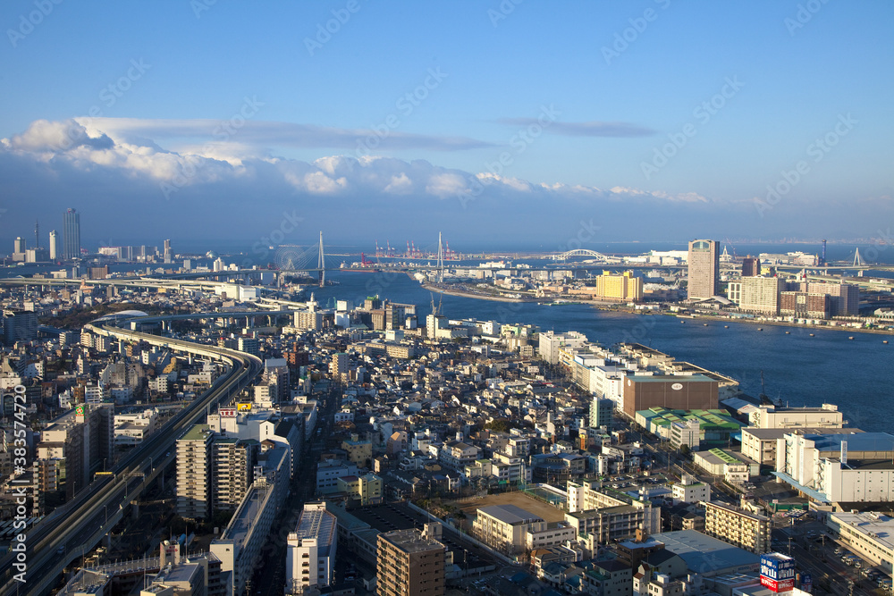 Fototapeta premium 大阪港区の町並み