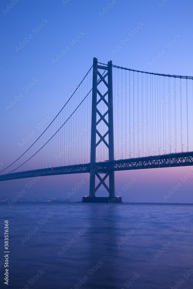 明石海峡大橋の夜明け